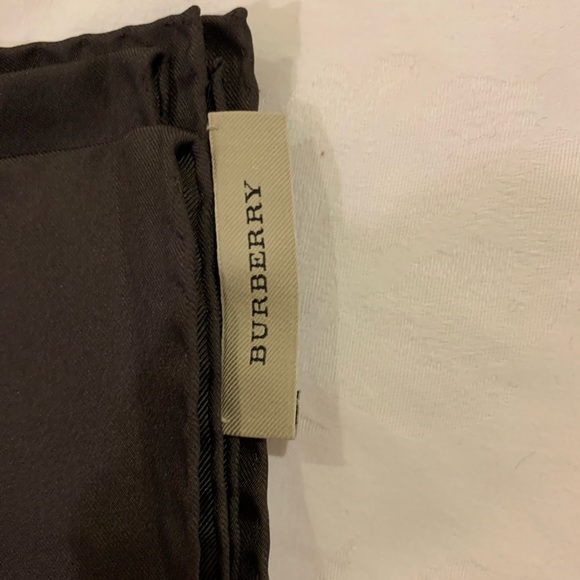 Burbery Brown And Cream Scarves. - Picture 6 of 6